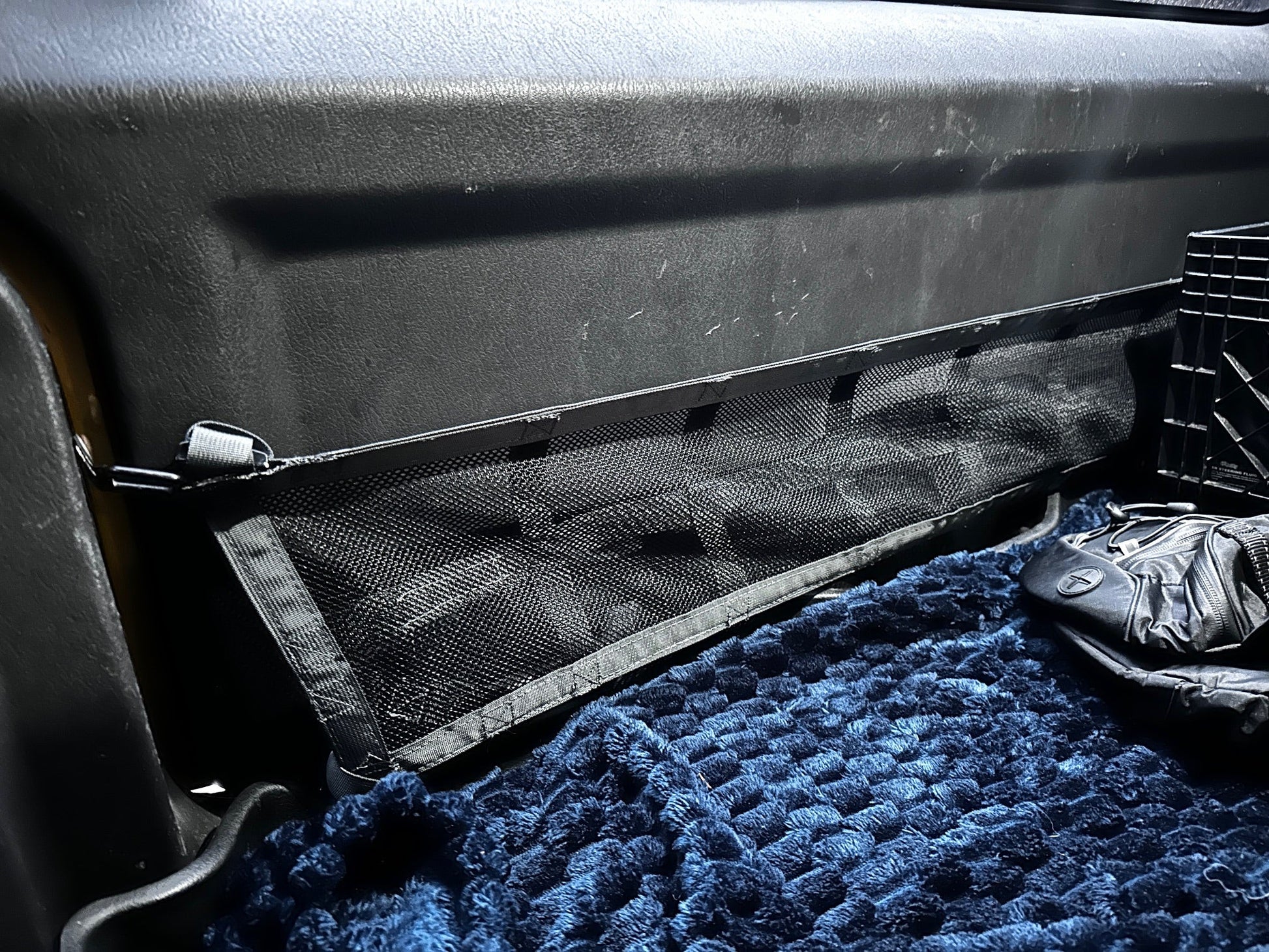 1984 - 2001 Jeep Cherokee (XJ) Tailgate Net-Raingler
